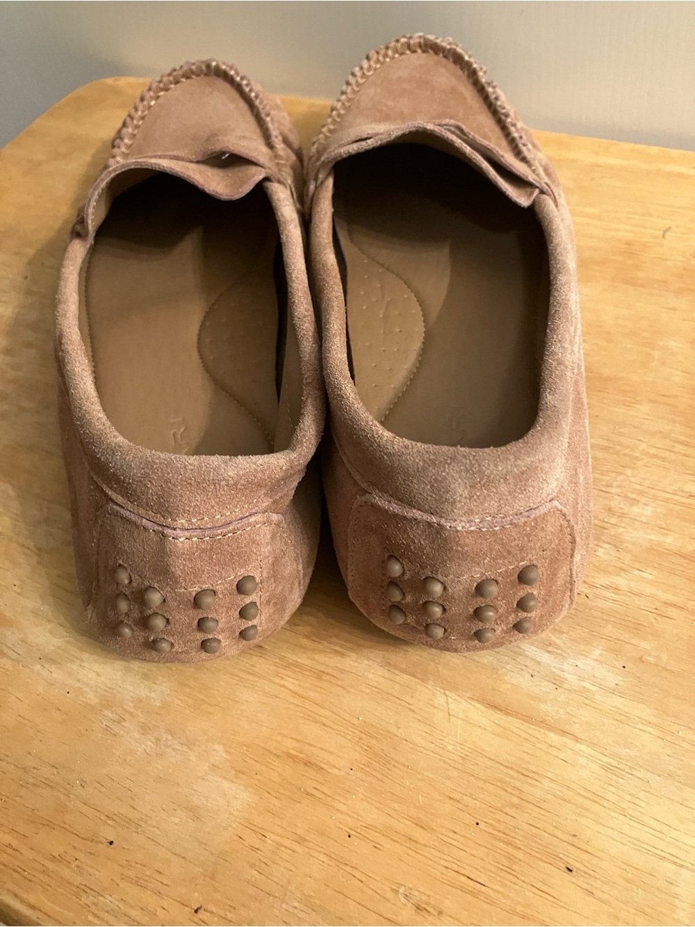Ladies Tahari Suede Penny Loafers in Tan Size 10 - Picture 3 of 5